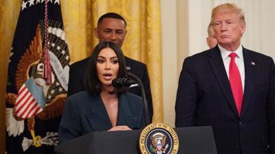ترامب يجامل كيم كاردشيان بقرار أشعل ثورة الأمريكان