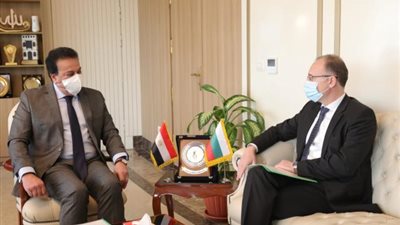 وزير التعليم العالي يبحث آليات التعاون العلمي والبحثي مع بلغاريا