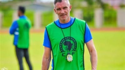 جلسة بين كارتيرون ولاعبي الزمالك على هامش المران الختامي استعداداً لإنبي