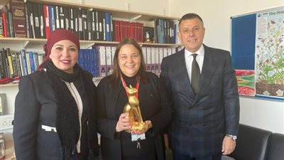 رئيس جامعة عين شمس يبحث سبل التعاون مع جامعتي كوين مارى وكينجز كوليدج بلندن