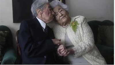 تريند السوشيال ميديا.. حققا الرقم القياسي بموسوعة جينيس ويتعدى عمرهما الـ 214 عامًا .. حكاية أقدم زوجين في العالم