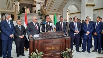 بالفيديو .. شاهد تفاصيل زيارة وزير التعليم العالي لجامعة القاهرة