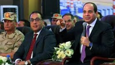 السيسي مشيداً بوعي المصريين: النتائج التى تحققها الدولة لا يمكن إنجازها فى عشرات السنين