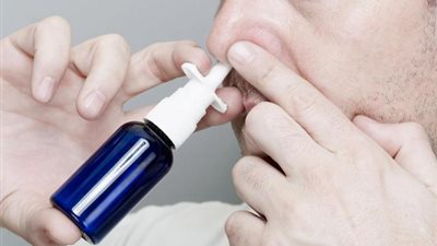 آخر لقاحات كورونا.. علماء يبتكرون بخاخ يقتل الوباء عن طريق الأنف