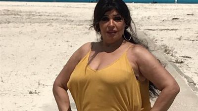 بإطلالة جريئة.. فيفي عبده تقضي الإجازة الصيفية بالساحل الشمالي