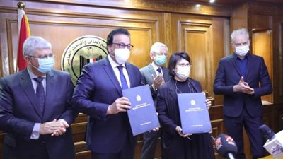 وزير التعليم العالي يوقع العقد الاستشاري الهندسي لحرم الجامعة الفرنسية الجديد في مصر