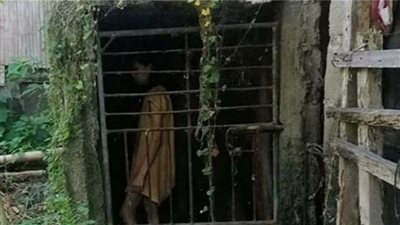 بطريقة غير آدمية ولمدة 25 عامًا.. سيدة محبوسة في قفص مثل الحيوانات