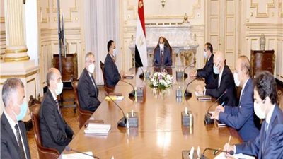 لا أحد ينام فى قصر الرئاسة ..تعرف على كواليس اجتماع الرئيس السيسى مع رئيس الوزراء و رئيس شركة إينى الإيطالية