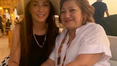 ”كل عام وأنتِ تاج رأسي”.. بهذه الكلمات أحتفلت كندة علوش بعيد ميلاد والدتها