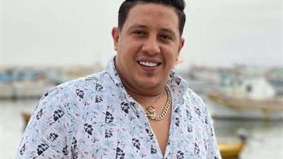 حمو بيكا يستفز جمهوره بصورة مع سيارة لامبورجيني