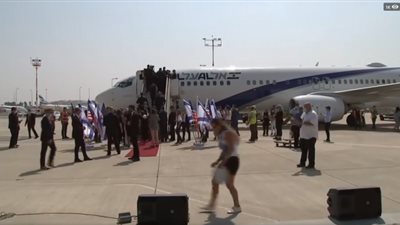 أول تصريحات لأعضاء الوفد الأمريكي الإسرائيلي فور وصولهم أبوظبي