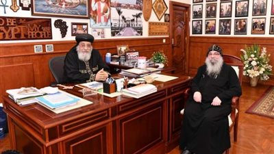 لهذا السبب.. البابا يلتقي كاهن كنيسة القديس مارمرقس بالكويت