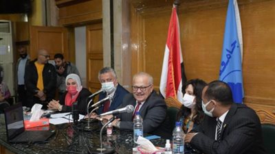 بالفيديو والصور .. رئيس جامعة القاهرة يترأس مجلس كلية الآداب