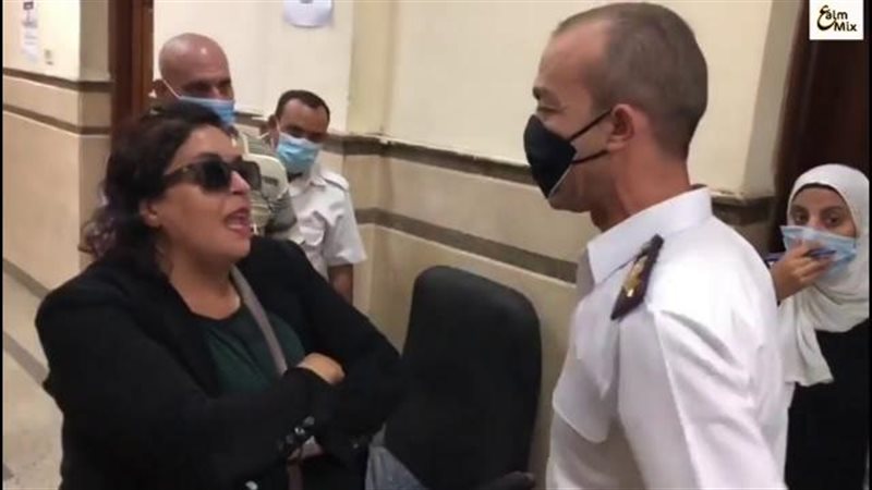 سيدة تعتدى على ضابط