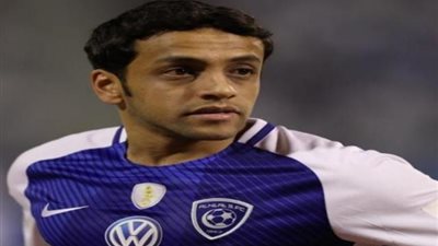 أسطورة الكرة السعودية يلمح لاعتزال كرة القدم