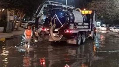 شاهد.. كسر مفاجئ بخط مياه بالجيزة