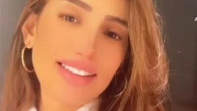 زينة بإطلالة جذابة في أحدث جلسة تصوير