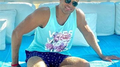 ”علي أنغام جانى في ملعبى”.. محمد نور يستمتع بالعطلة الصيفية برفقة إيمان العاصي وأصدقائهم