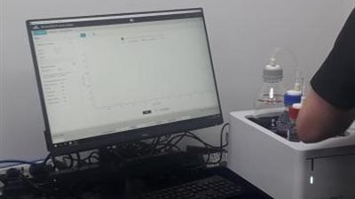 بالصور .. كلية الصيدلة جامعة حلوان تعزز معامل مركز التميز العلمي بتقنية جديدة