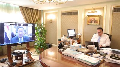 وزير التعليم العالي يرأس اجتماع المعهد القومي للبحوث الفلكية