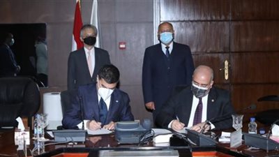 وزير النقل يشهد توقيع مذكرة تعاون مع شركة يابانية لتشغيل الخط الرابع للمترو