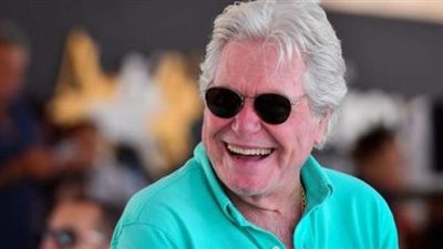 مخرجة تهاجم قرار تولى حسين فهمى منصب رئيس مهرجان القاهرة السينمائي الدولى