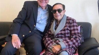 حسين فهمى يطمئن جمهوره على الحالة الصحية لـ سمير صبرى