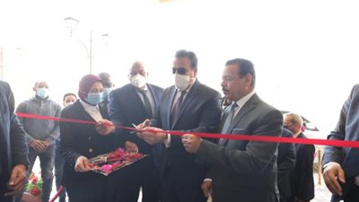 بالصور .. وزير التعليم العالي يفتتح منشآت جديدة بجامعة الوادي الجديد