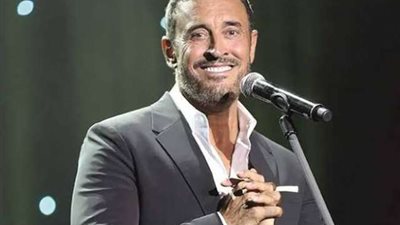 كاظم الساهر يؤجل حفلاته الغنائية بعد وفاة أم أولاده