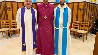 بعد رسامته اليوم.. رئيس الأسقفية يكشف مهام خادم علمانى بريطاني بمصر