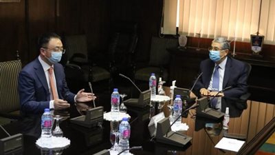 تفاصيل اللقاء الذى جمع بين وزير الكهرباء والرئيس الاقليمى للشركة هواوى الصينية