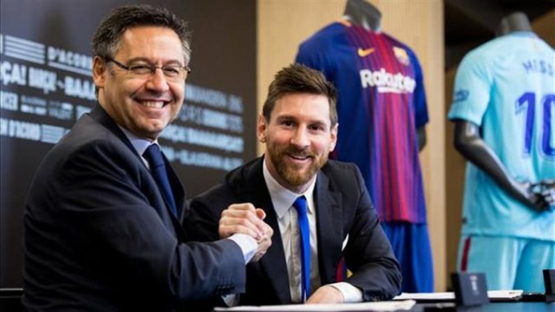 ميسي ورئيس برشلونة