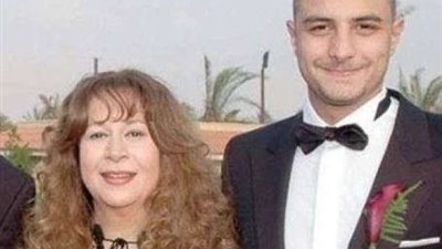 أحمد الفيشاوي يحتفل بعيد الأم مع والدته: أحقق النجاح بسببك