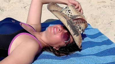 نيرمين الفقي تجذب أنظار جمهورها بإطلالة مختلفة