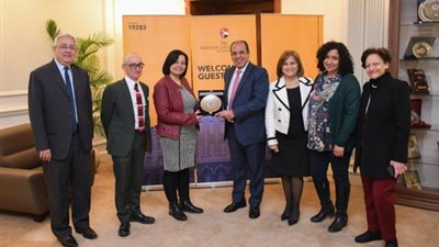 الجامعة البريطانية في مصر تستضيف الكاتبة غادة عبد العال مؤلفة مسلسل ”البحث عن علا”