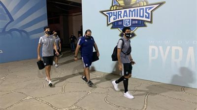 بالصور.. وصول بيراميدز لاستاد الدفاع استعدادا لمباراة الزمالك