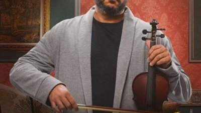 أكرم حسني يروج لمسلسل ”مكتوب عليا” بطريقة مختلفة