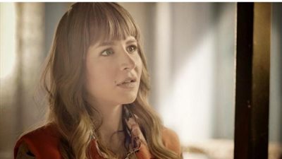 ملك قورة بـ”لوك” مميز فى أحداث فيلمها الجديد ”الحب بتفاصيله”