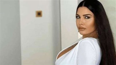 لاميتا فرنجيه تستعرض جمالها بإطلالة جريئة في أحدث ظهور