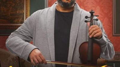 أكرم حسني يروج لمسلسل ”مكتوب عليا ” بطريقة كوميدية