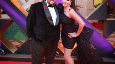 قصة حب مبتخلصش.. شيكو يداعب جمهوره بصورة بصحبة نسرين أمين