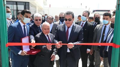 وزير التعليم العالي يتفقد مؤسسة الجامعات الأوروبية المُستضيفة لفرعي جامعة لندن ووسط لانكشير