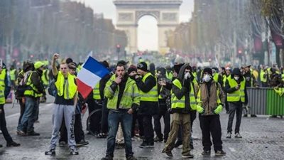 عودة السترات الصفراء للتظاهر في فرنسا.. السبب خطير