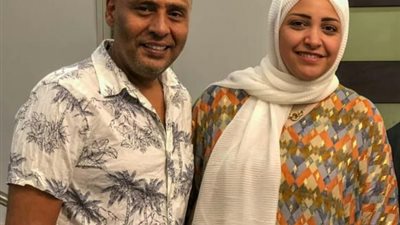 ”أم العيال”.. محمود عبد المغني يخطف الأضواء في أحدث ظهور له مع زوجته