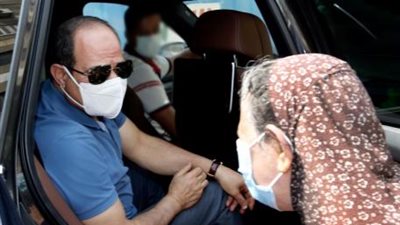 الرئيس و السيدة المسنة .. تفاصيل ماجرى بعد اللقاء