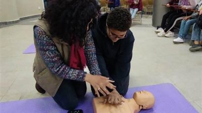 بالصور .. كلية التمريض بجامعة بدر تستقبل طلاب ”جامعة الطفل”