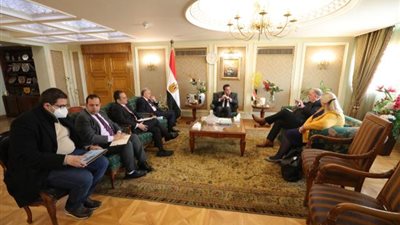 وزير التعليم العالي يستقبل وفد كلية الأطباء والجراحين الملكية بجلاسكو