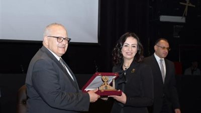جامعة القاهرة وهيئة قضايا الدولة تكرمان رئيس المجلس القومي للمرأة