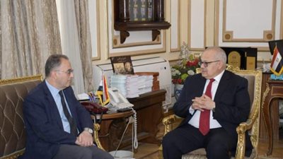 بالفيديو .. تفاصيل لقاء الخشت ورئيس الجامعة الأمريكية بالقاهرة