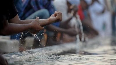 ما حكم الاستعانة بالغير في الوضوء؟..الإفتاء ترد